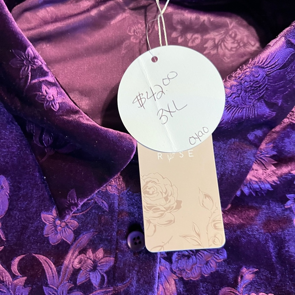 BRAND NEW PLUS SIZE TOP! - Picture 4 of 4